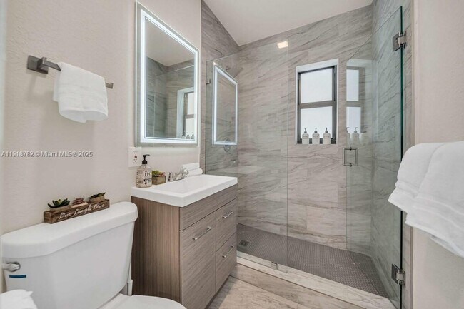 Building Photo - 305 NW 124th St