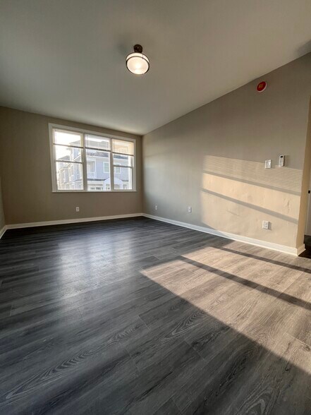 Building Photo - 101 S Victoria Ave