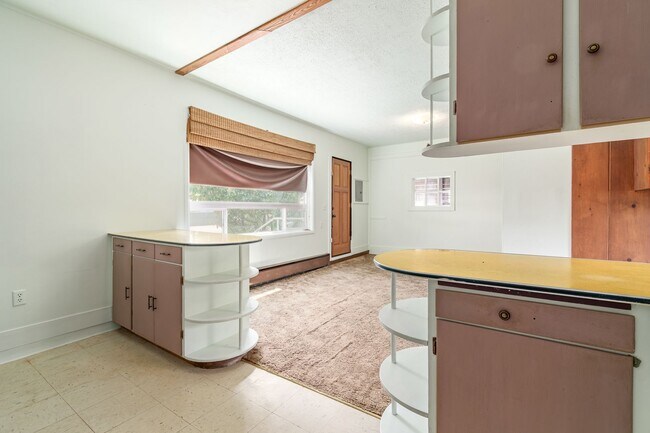 Building Photo - Home for Rent in Roseburg