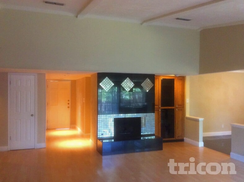 Building Photo - 6905 Forestview Dr