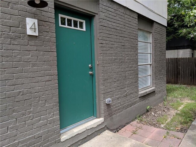 Building Photo - 3509 Alpine Cir