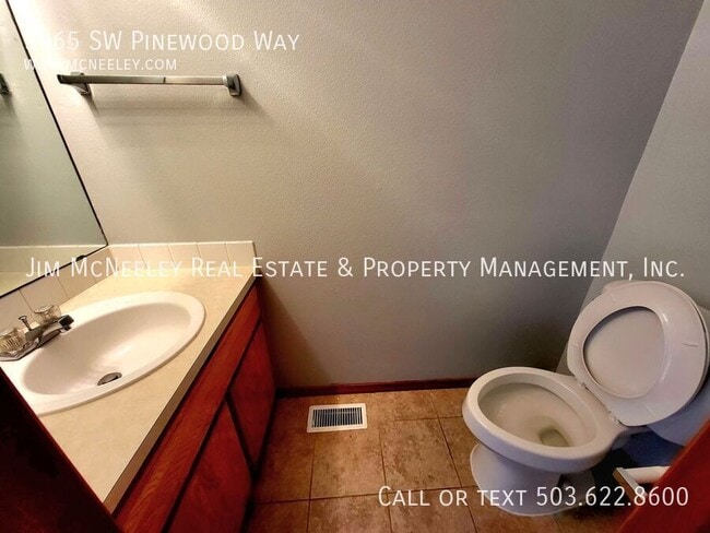 Building Photo - 3965 SW Pinewood Way