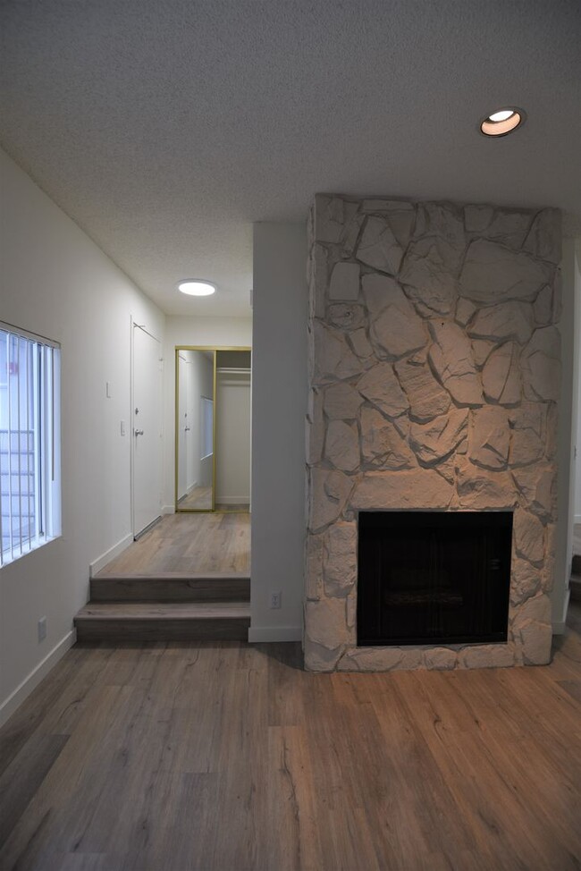 Building Photo - 11315 Moorpark St