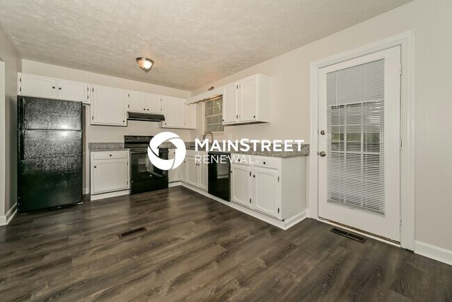 Building Photo - 3 Bedroom Pet-Friendly Home in Knoxville, TN with Main Street Renewal