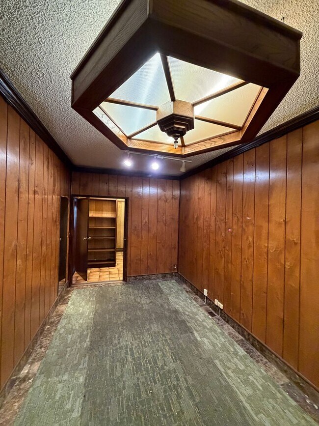 Building Photo - 3BEDROOM 1 BATHROOM COMMERCIAL PROPERTY