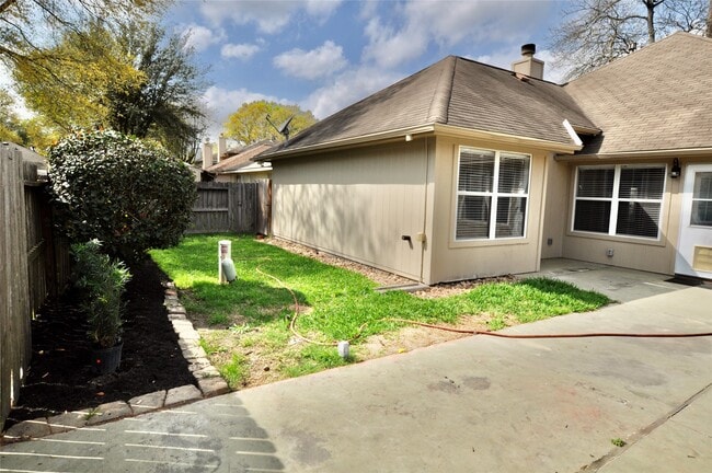 Building Photo - 26983 Crown Haven Dr