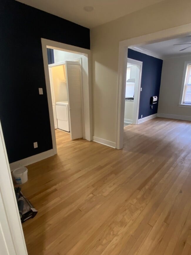 Building Photo - 2210 E 70th St