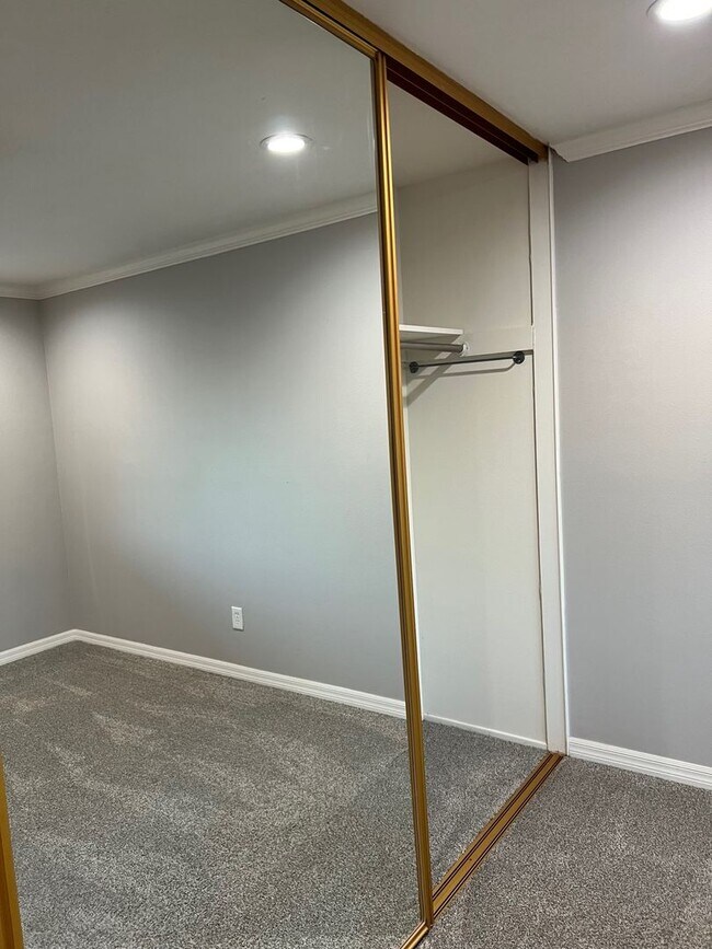 Building Photo - Rare Find!!!  Incredible 4  bedroom / 2 bath updated house in beautiful Clairemont!!!