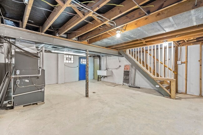 Building Photo - Updated 3 Bed 2 Bath in Penn Hills! Available MAY