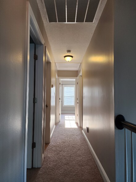 Building Photo - 611 Stagecoach Dr