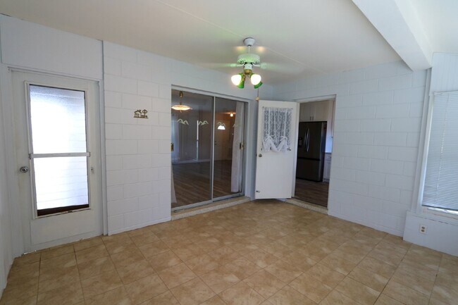 Building Photo - 1204 Harkness Way