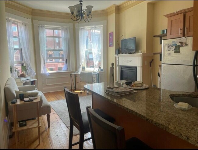Building Photo - 263 Newbury St