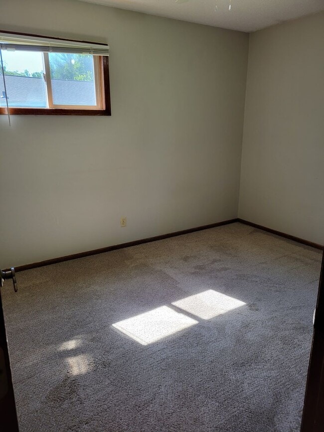 Building Photo - 2 Bedroom Duplex