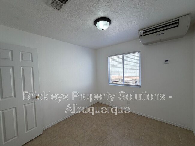 Building Photo - 1405 Secret Valley Dr SW