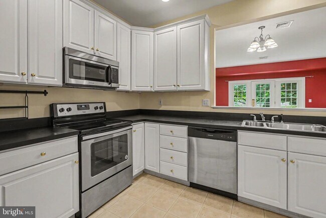 Building Photo - 645 Springhouse Ln
