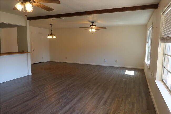 Building Photo - 1410 Sanders St