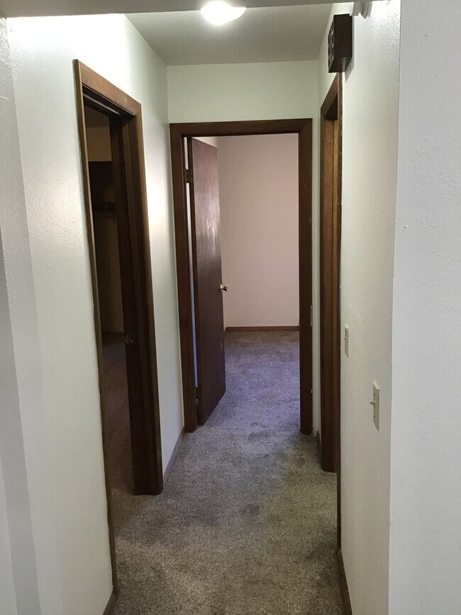 Building Photo - 2 Bedroom Home Near Old Mill