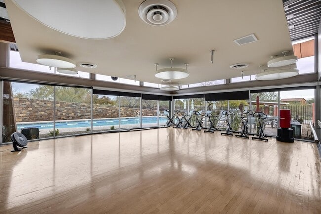 Building Photo - 3983 E Cat Balue Dr