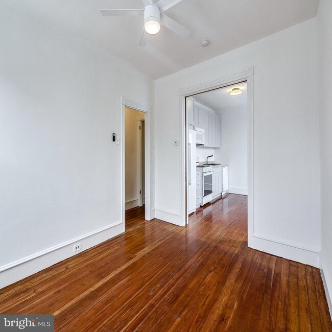 Building Photo - 243 Krams Ave