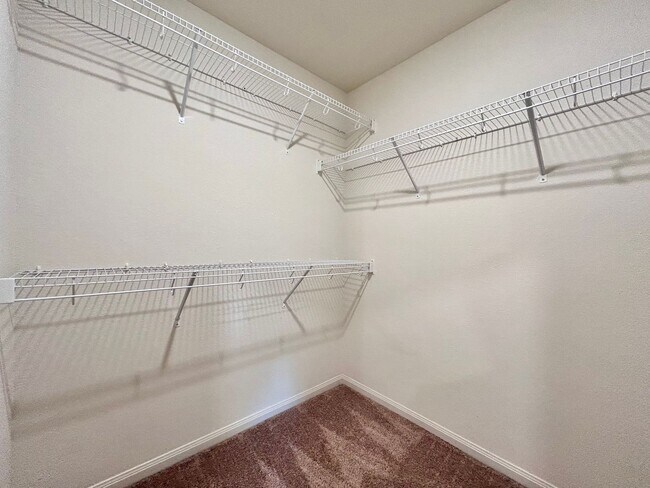 Building Photo - Comfortable 3 Bed / 2 Bath Home with Washer & Dryer and 2-Car Garage