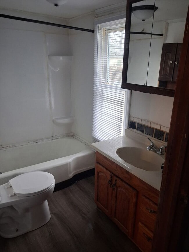 Building Photo - 2005 E Laurel St