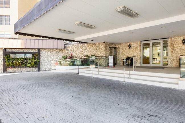 Building Photo - 11111 Biscayne Blvd