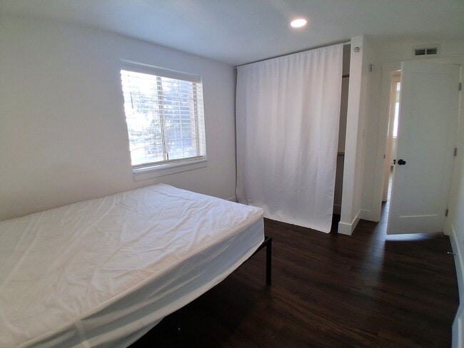 Building Photo - 724 W 1720 N