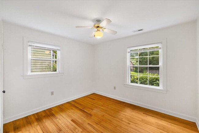 Building Photo - Cozy Home with Porch and Yard