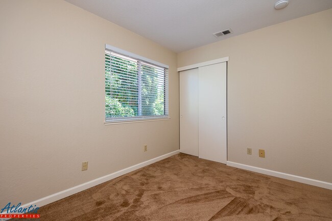 Building Photo - Beautiful Home | LVP Flooring | Central A/C