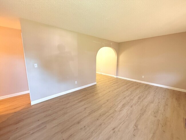 Building Photo - 4751 Tessie Ln