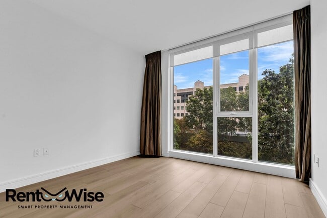 Building Photo - 631 Folsom St