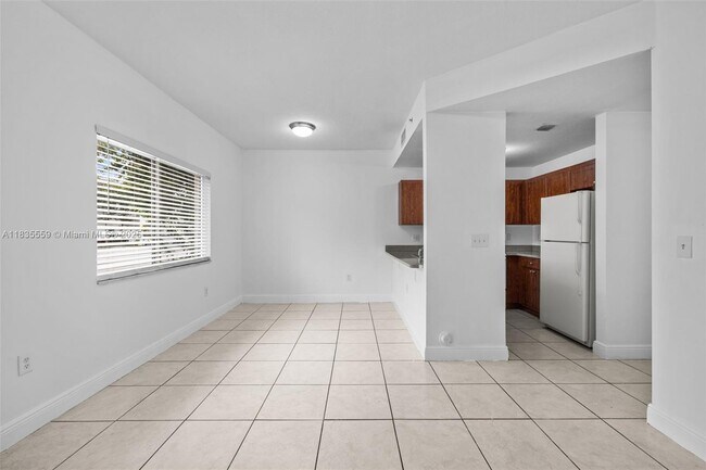Building Photo - 2413 W 78th St