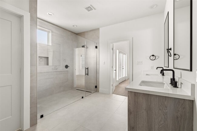 Building Photo - 107 Tolima Dove St