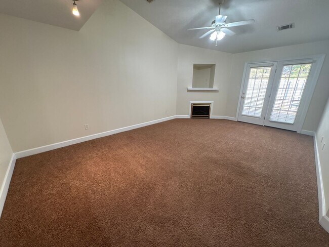 Building Photo - 303 Caldwell Cir