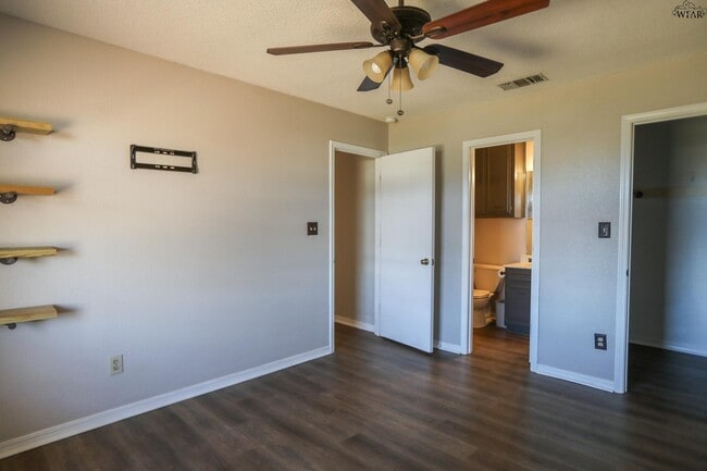 Building Photo - 5403 Hooper Dr