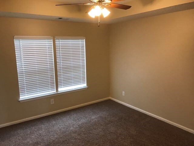 Building Photo - 223 Longleaf Cir