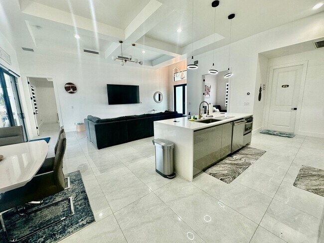 Building Photo - Fully Furnished Annual Rental- 3 Bedroom 2 Bathroom - Pool and Waterfront- NE CAPE CORAL