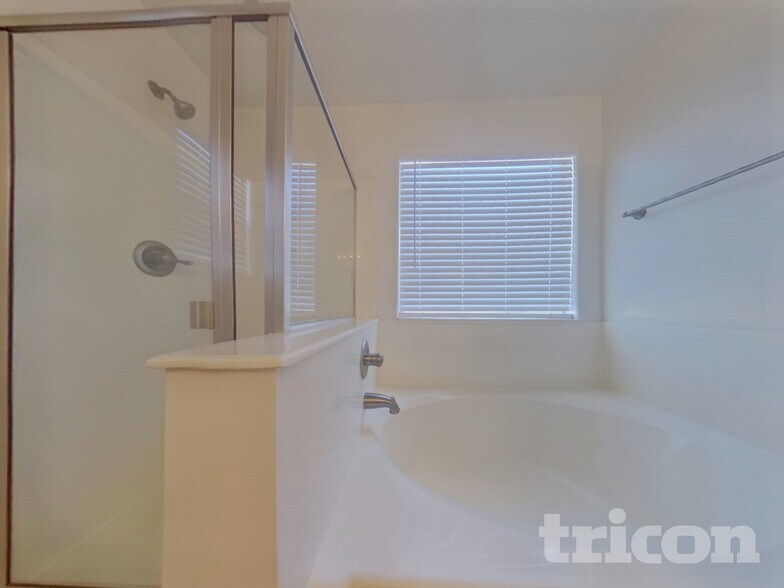 Building Photo - 25760 W Valley View Dr