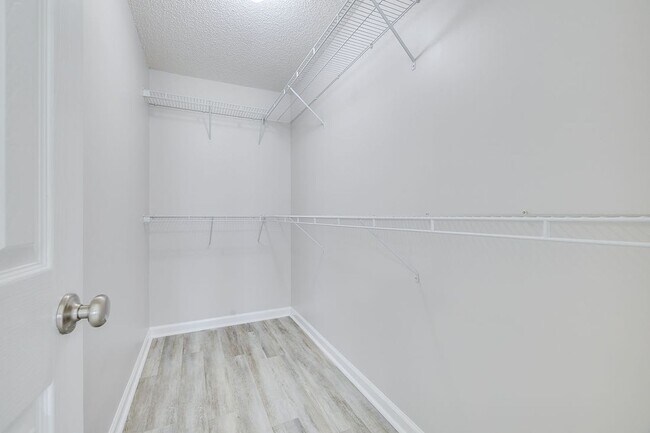 Building Photo - 114 Mustang Dr