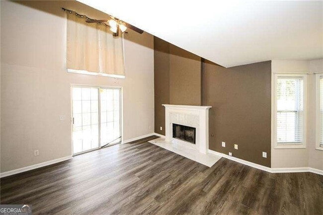 Building Photo - 121 Stoneforest Dr