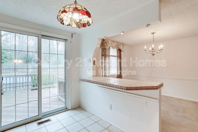Building Photo - 5328 Larochelle Ct