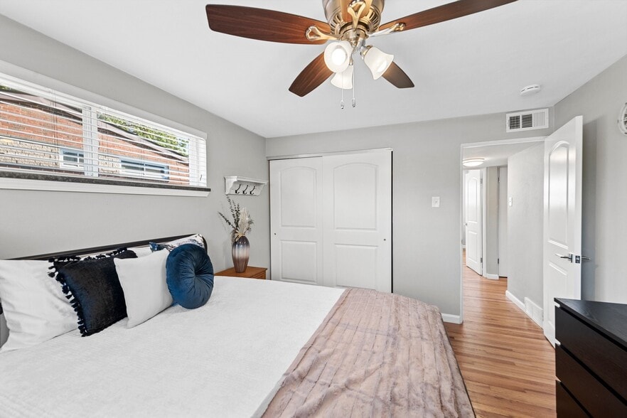 Building Photo - 10128 Manchester Rd