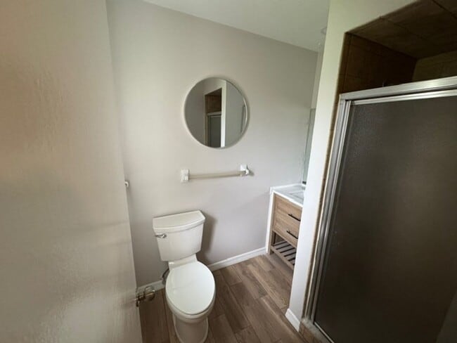 Building Photo - Spacious 3BR/2BA Duplex – Fresh Remodel, P...