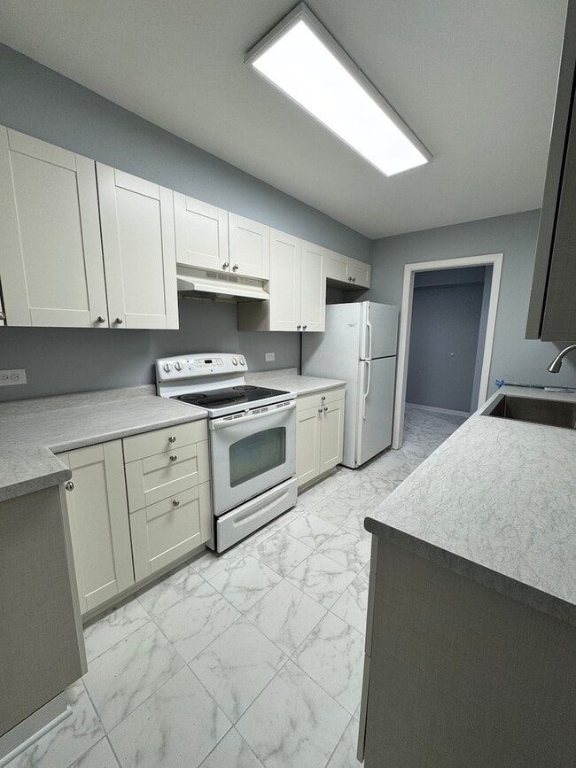 Building Photo - 1920 Cherry Ln