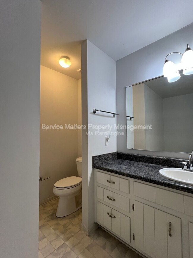 Building Photo - 2017 Coral Creek Dr