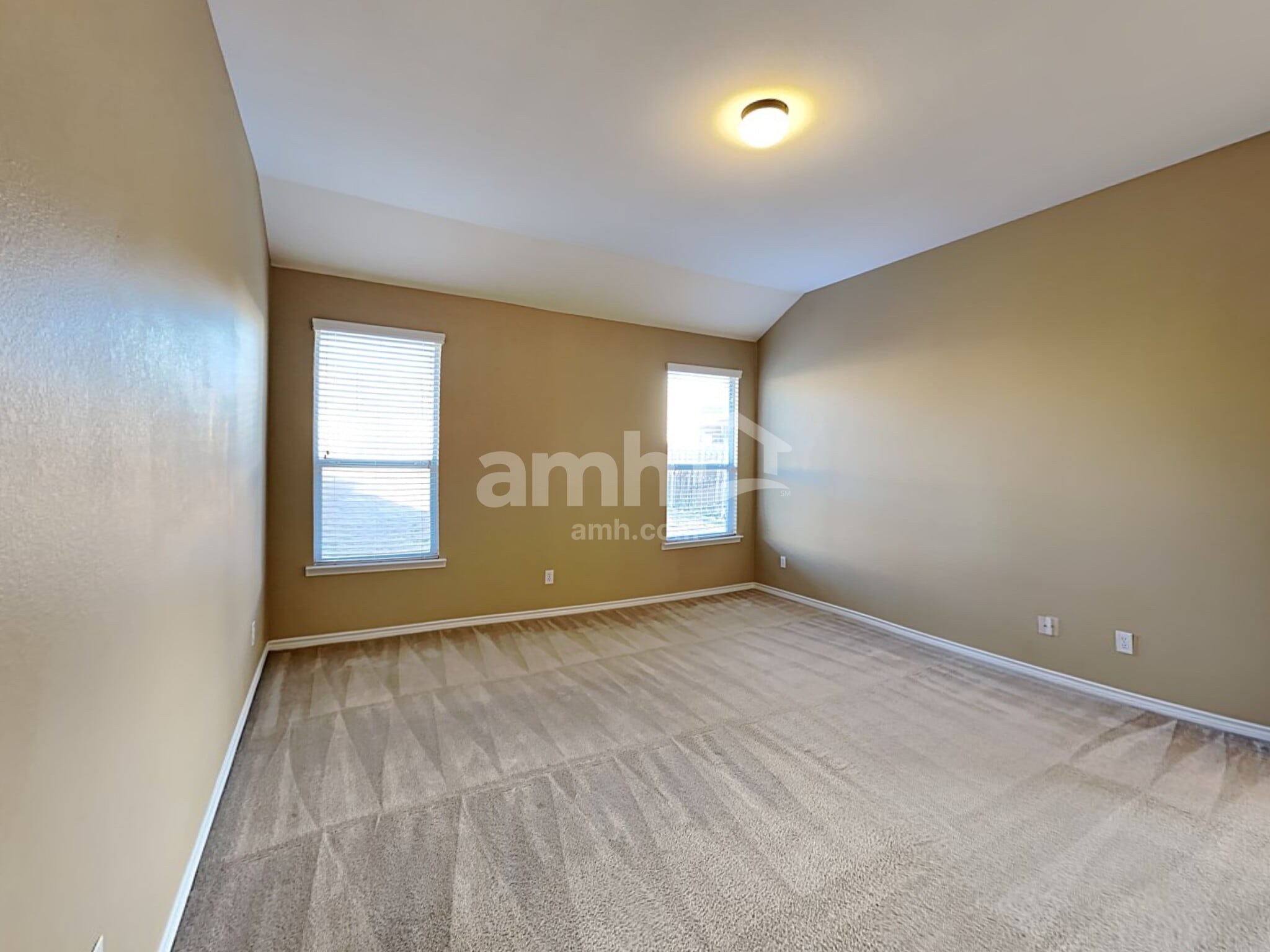 Building Photo - 2710 Beacon Hill Dr