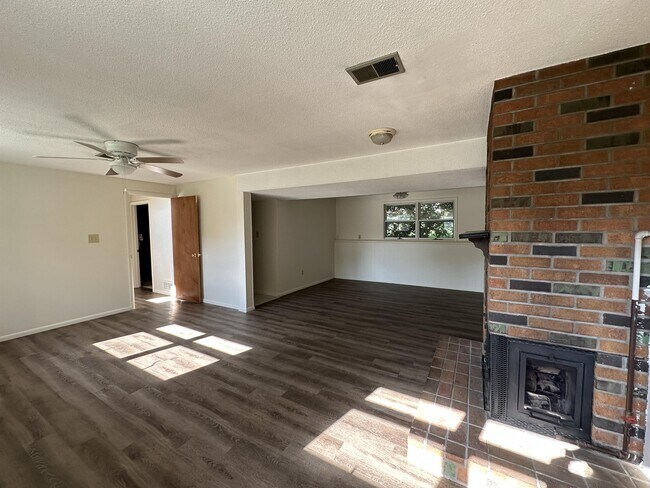 Building Photo - 4732 Windmill Rd