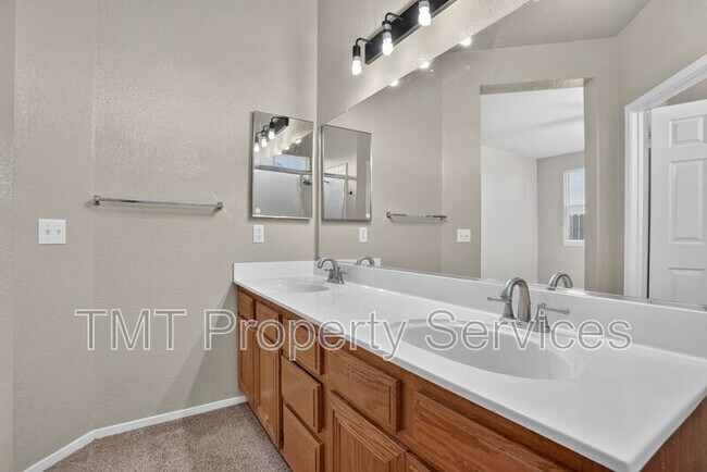 Building Photo - 8874 Mandalay Way