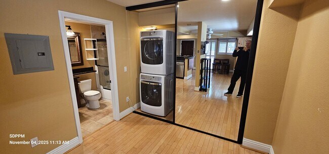 Building Photo - UTC - LA JOLLA - The Venetian - Nice STUDI...