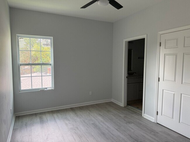 Building Photo - 2111 Owens St